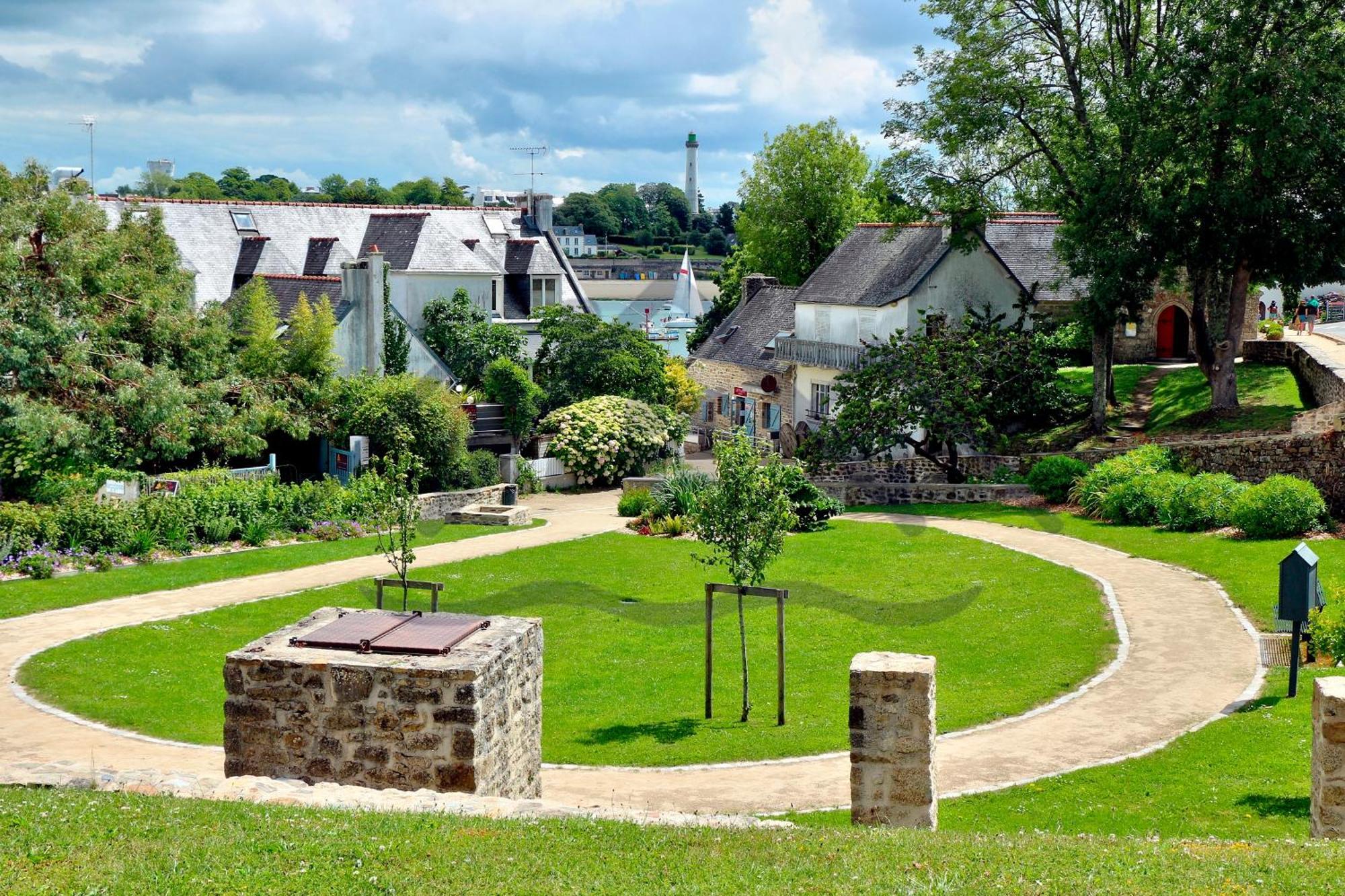 Localise A06: Seaside View Suite with Pool and Garden Access Guilvinec Exterior photo